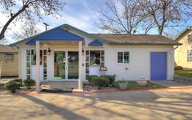 Motel 6-Kerrville, Tx